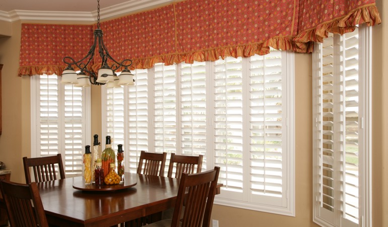 White shutters in Honolulu dining room.